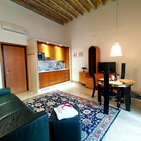 Scesa San Michele Apartment Bari Bagian luar foto