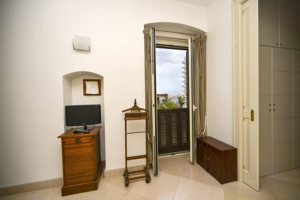 Scesa San Michele Apartment Bari Bagian luar foto