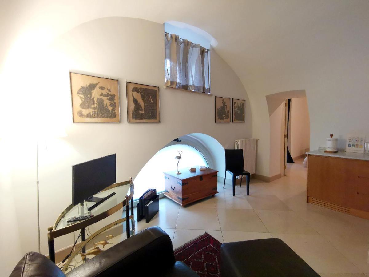 Scesa San Michele Apartment Bari Bagian luar foto