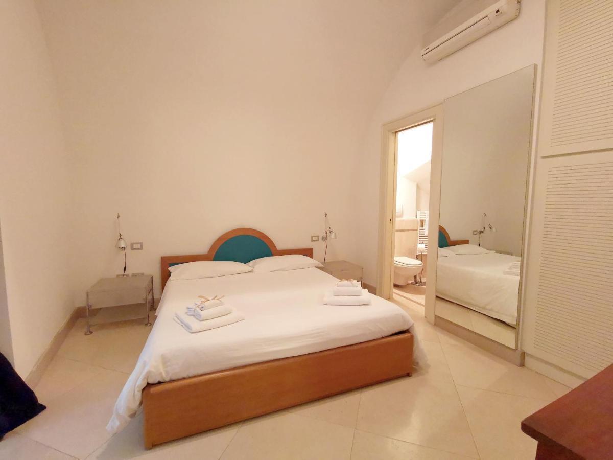 Scesa San Michele Apartment Bari Bagian luar foto