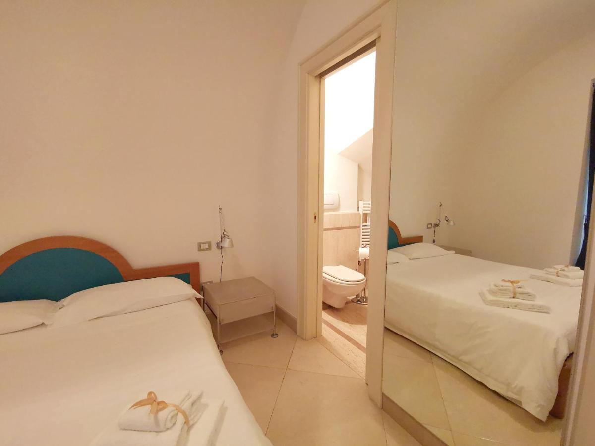 Scesa San Michele Apartment Bari Bagian luar foto