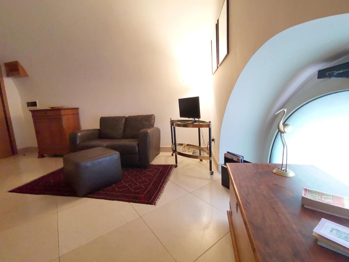 Scesa San Michele Apartment Bari Bagian luar foto