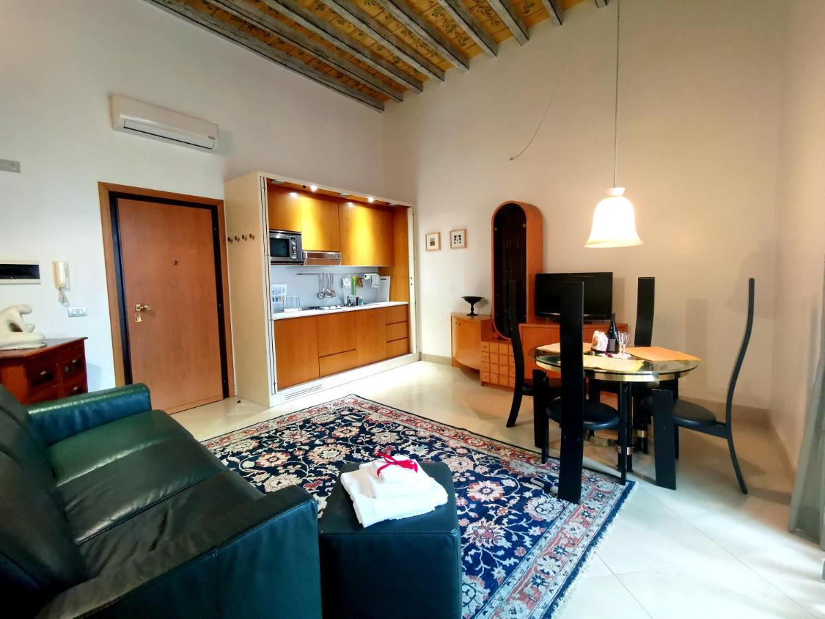 Scesa San Michele Apartment Bari Bagian luar foto