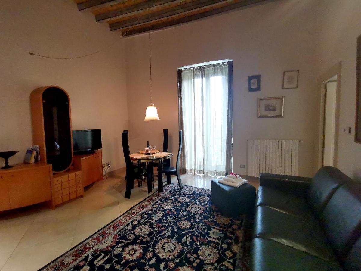 Scesa San Michele Apartment Bari Bagian luar foto
