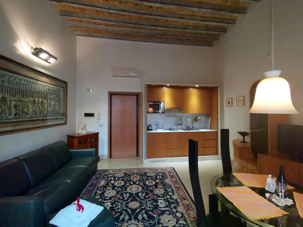 Scesa San Michele Apartment Bari Bagian luar foto
