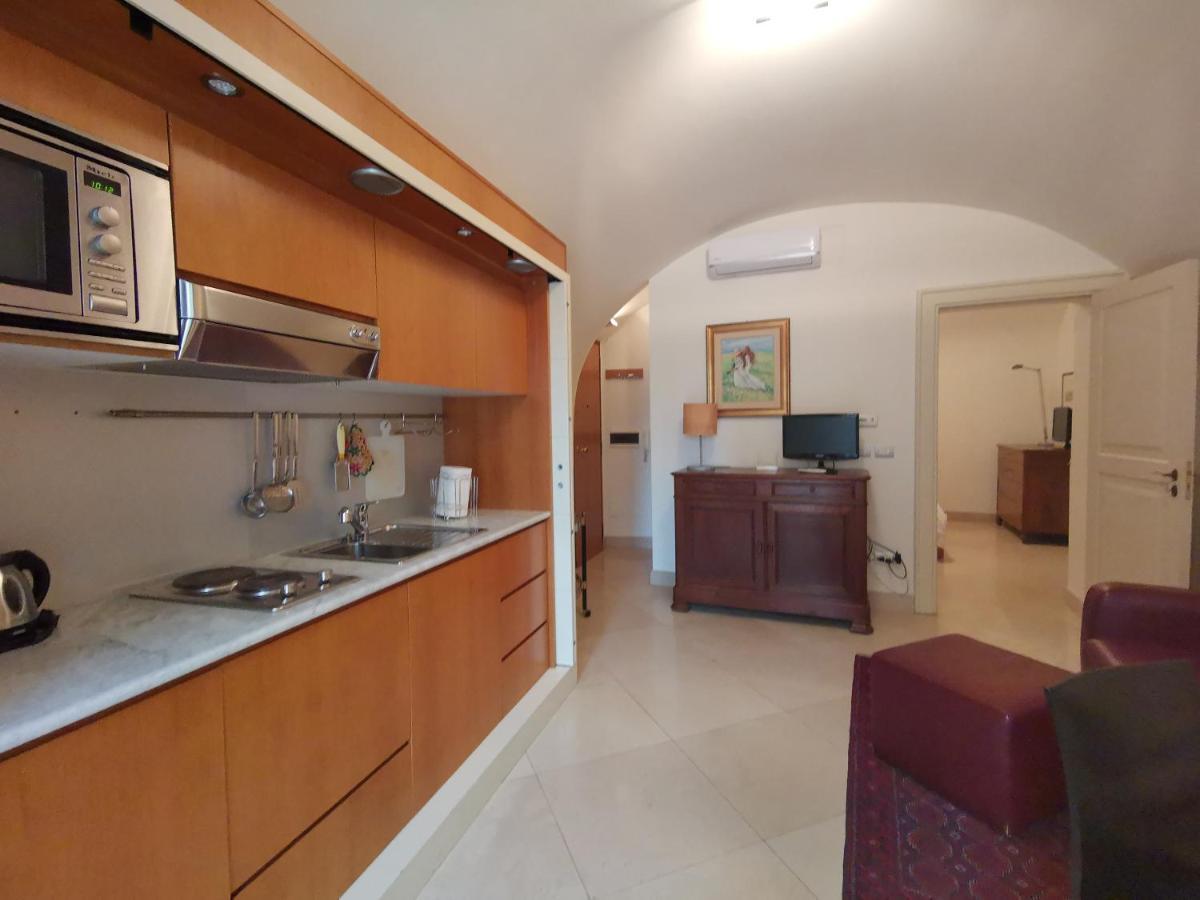 Scesa San Michele Apartment Bari Bagian luar foto