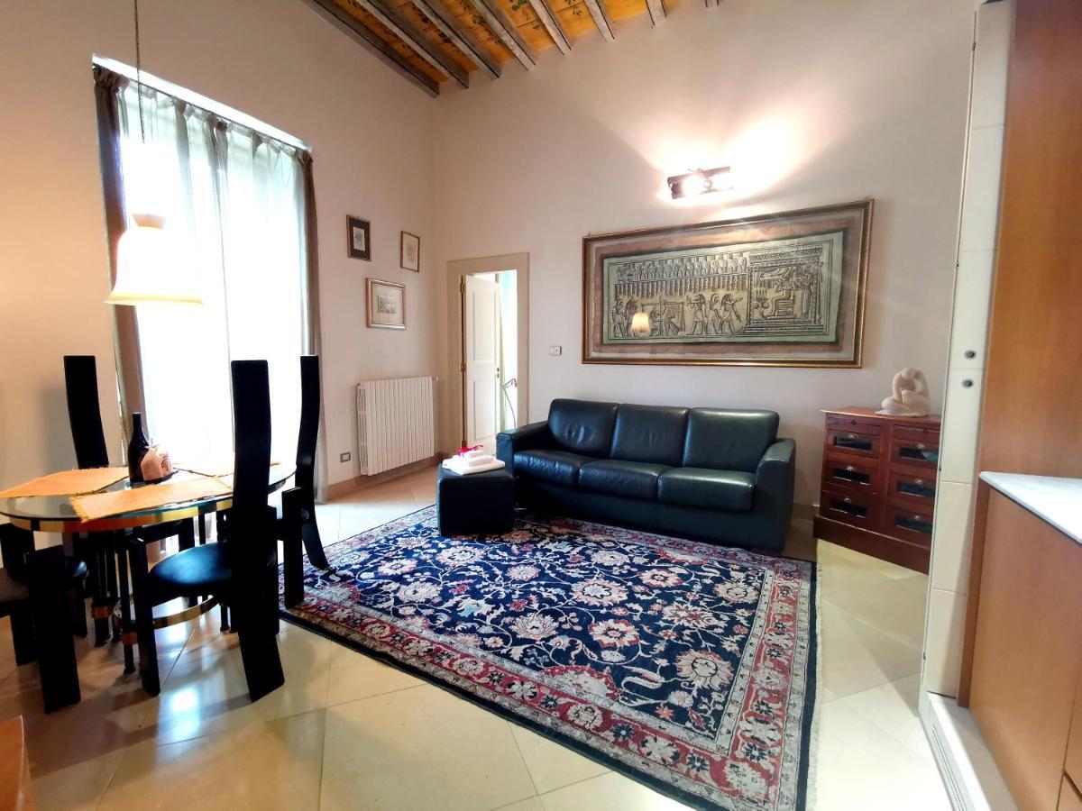 Scesa San Michele Apartment Bari Bagian luar foto