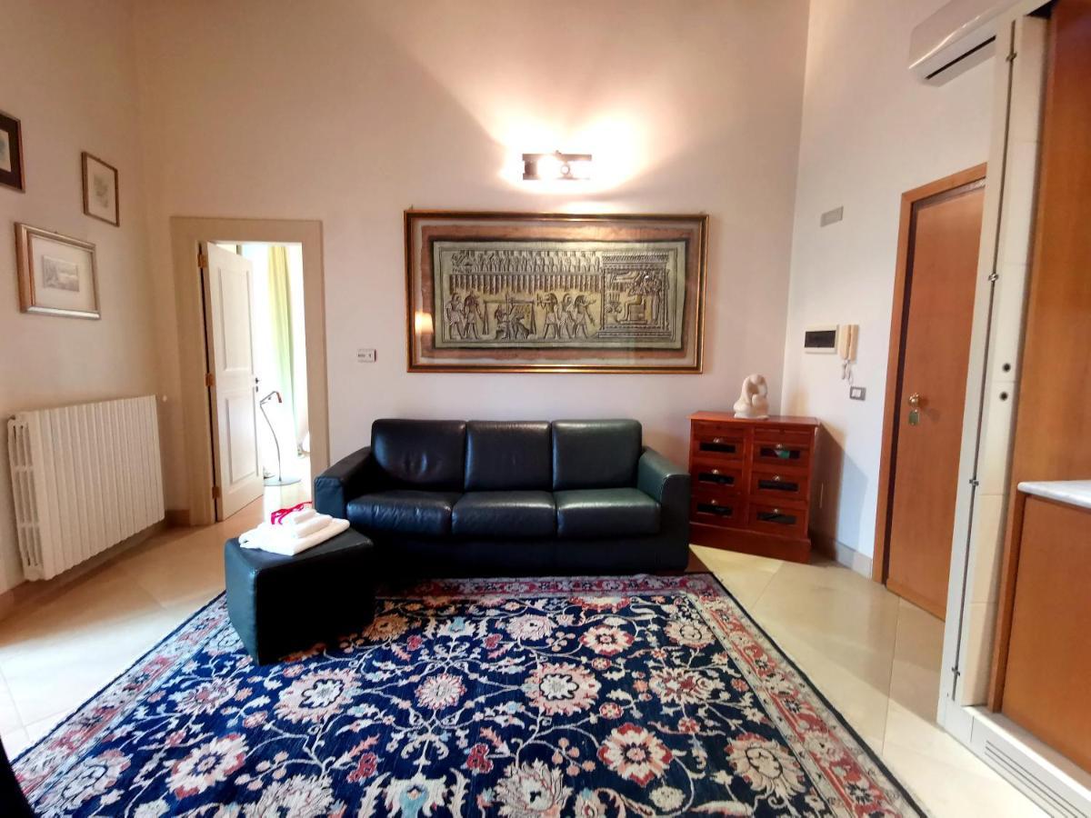 Scesa San Michele Apartment Bari Bagian luar foto
