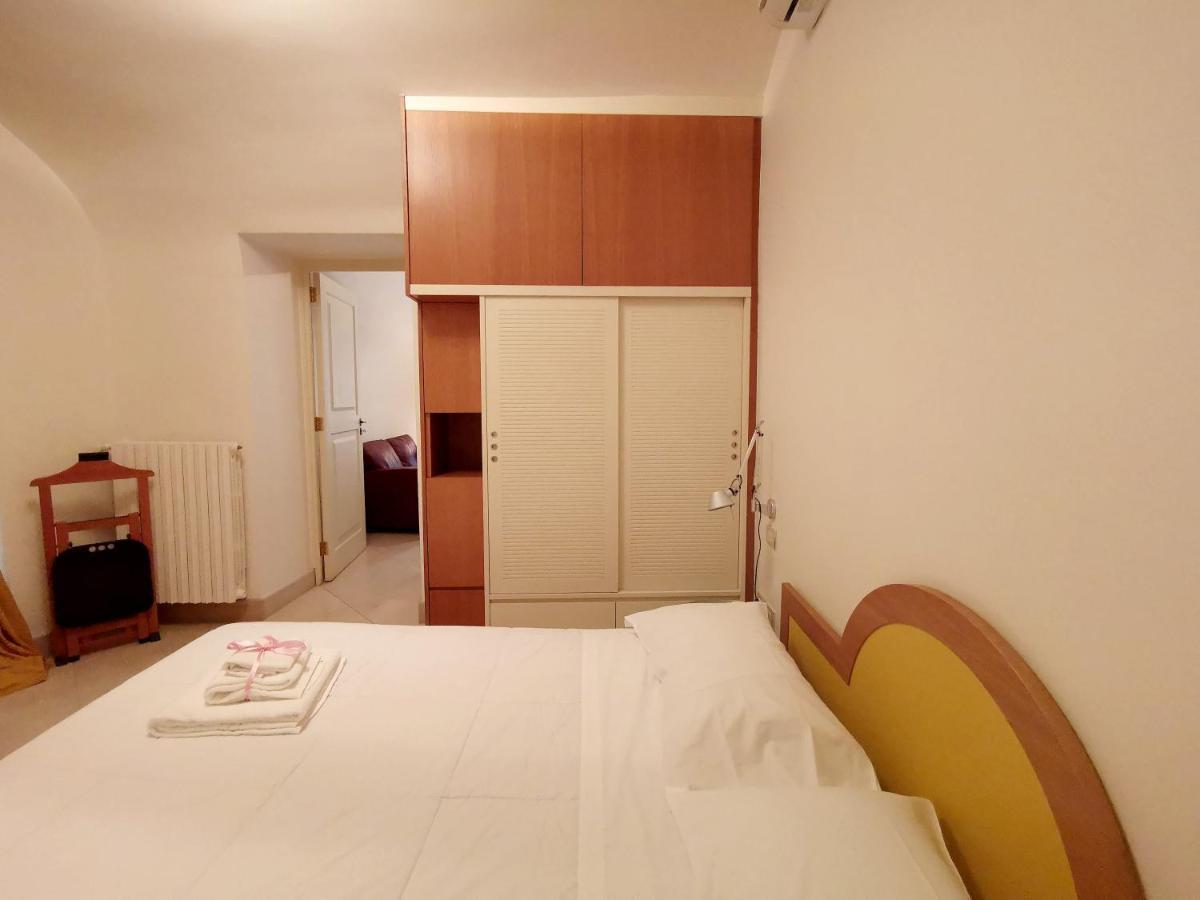 Scesa San Michele Apartment Bari Bagian luar foto