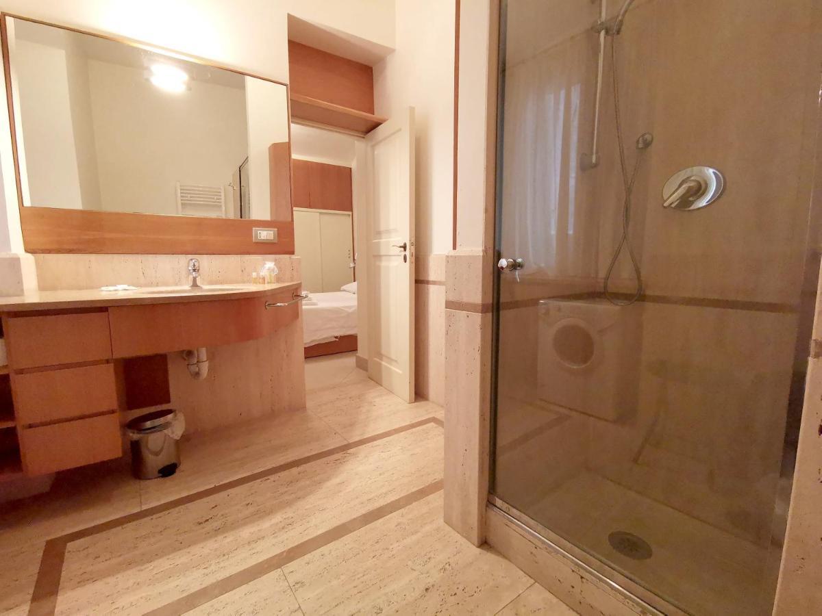Scesa San Michele Apartment Bari Bagian luar foto
