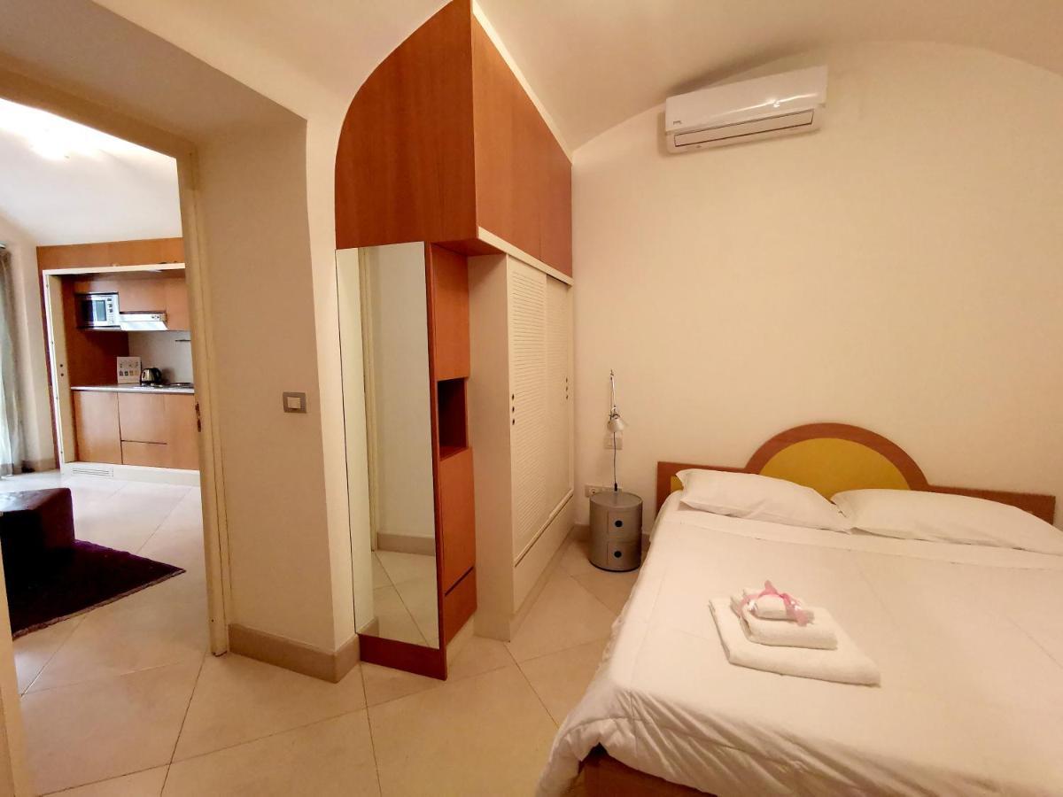 Scesa San Michele Apartment Bari Bagian luar foto