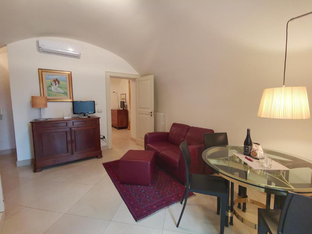Scesa San Michele Apartment Bari Bagian luar foto